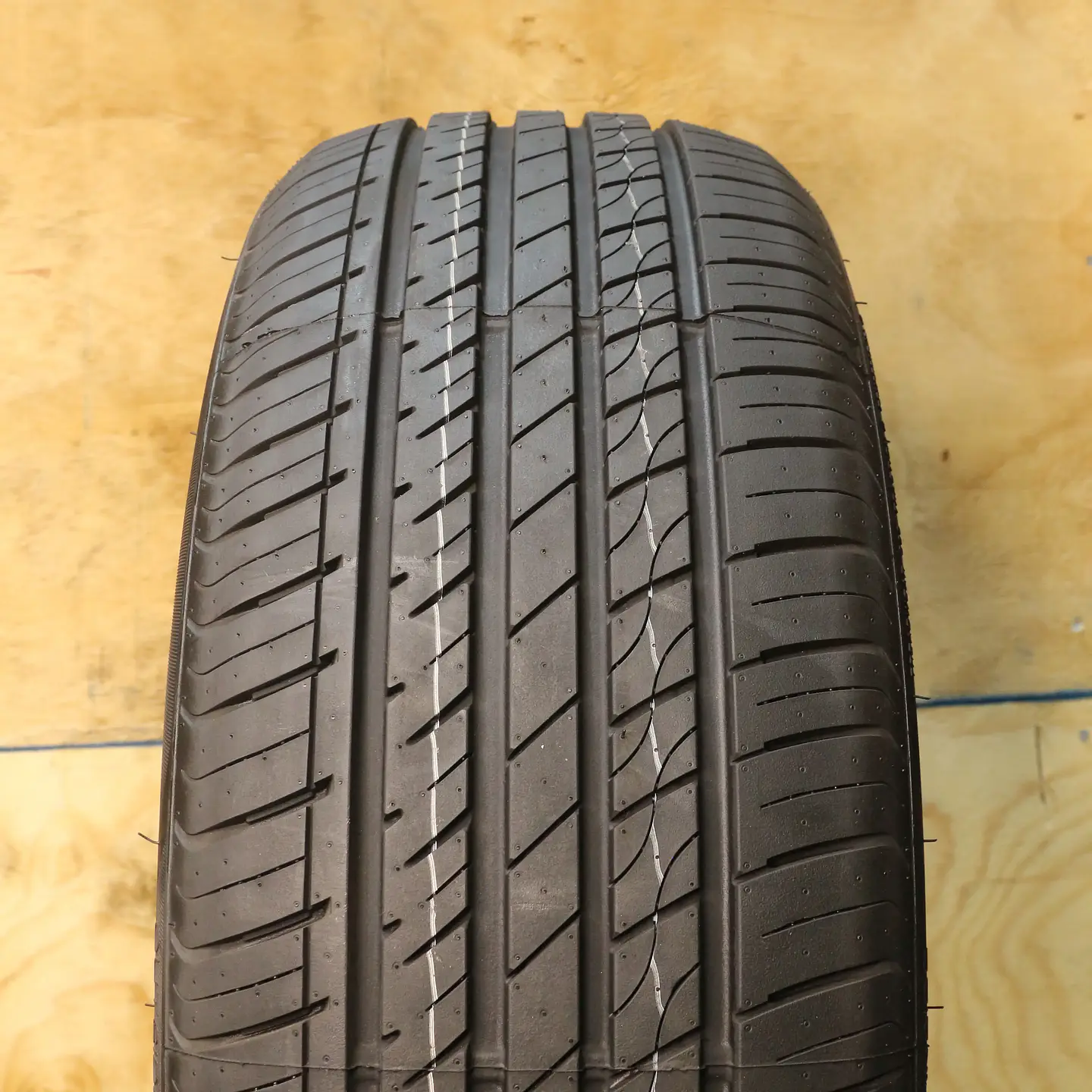 Neumático 245/50R20 SONIX LZEAL 56 105W 2