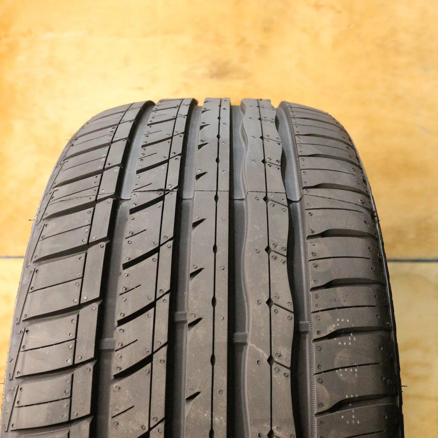 Neumático 235/40ZR18 ROADX U11 95W XL 3