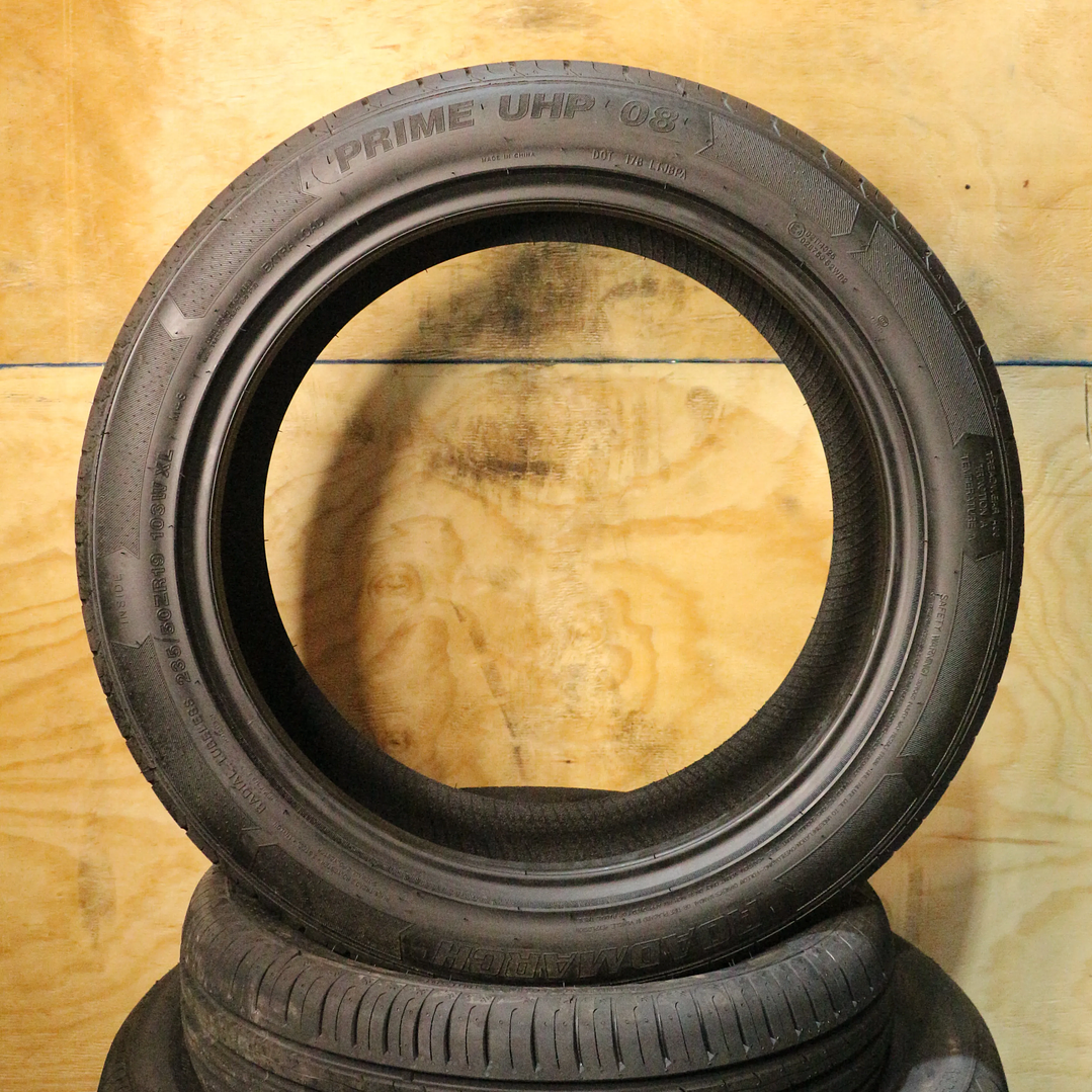 Neumático 235/50R19 ROADMARCH UHP 8 103W 2