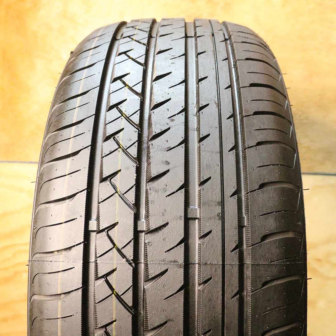Neumático 235/50R19 ROADMARCH UHP 8 103W 1