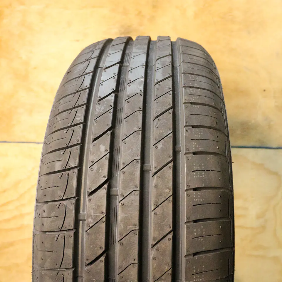 Neumático 235/60R16 ROADX H12 100V 3