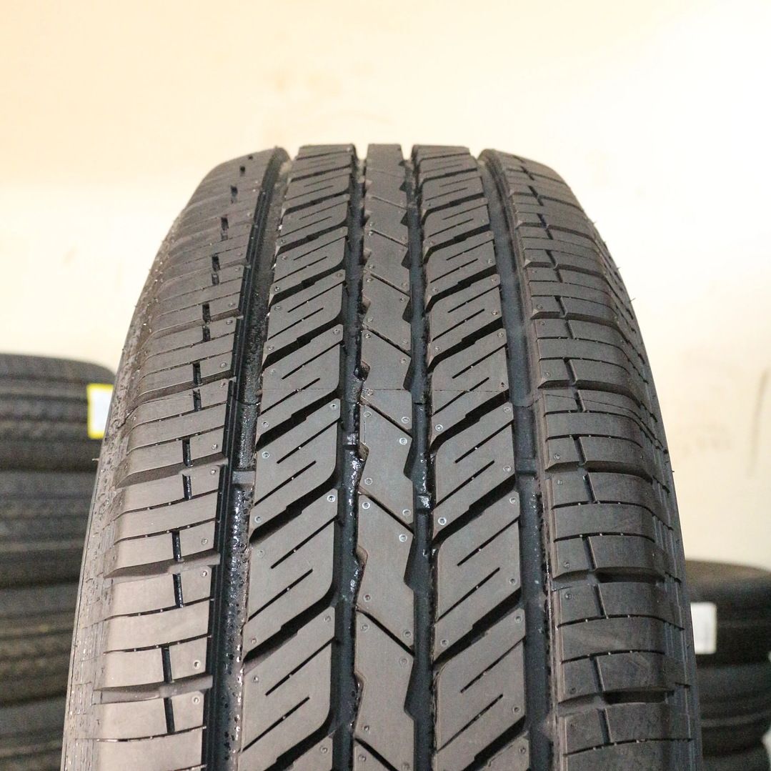 Neumático 235/65R17 ROADX HT01 3