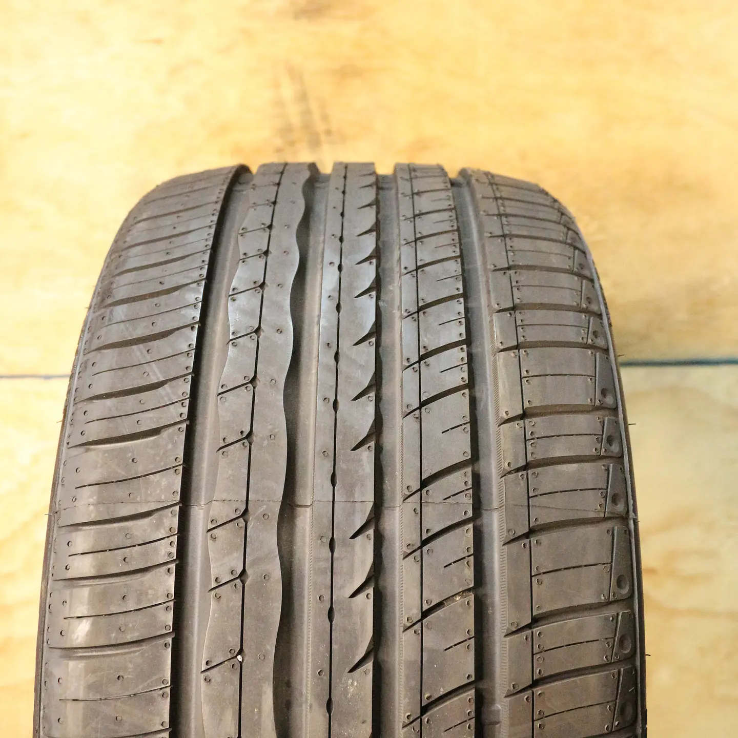 Neumático 245/35ZR18 ROADX U11 93Y XL 3