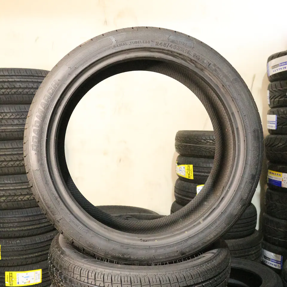 Neumático 245/40R19 ROADMARCH UHP08 98W 2