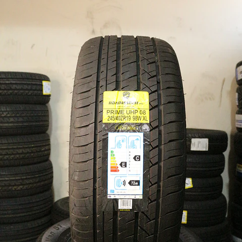 Neumático 245/40R19 ROADMARCH UHP08 98W