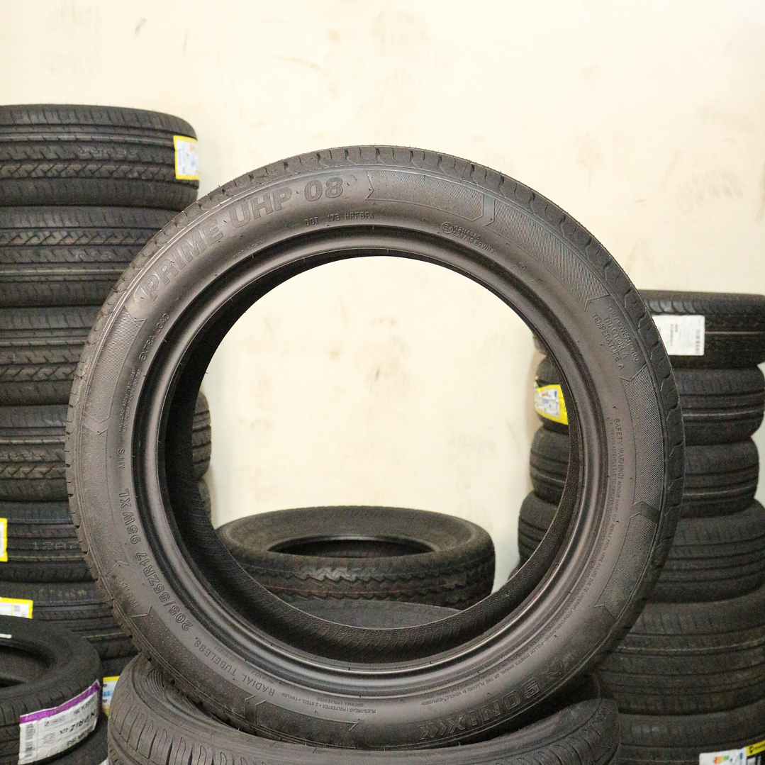 Neumático 205/55R17 SONIX UHP 8 2
