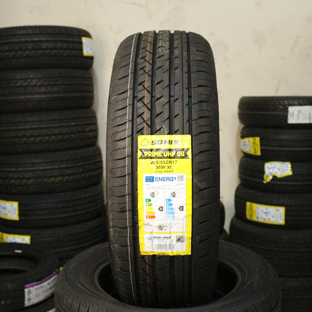 Neumático 205/55R17 SONIX UHP 8 1