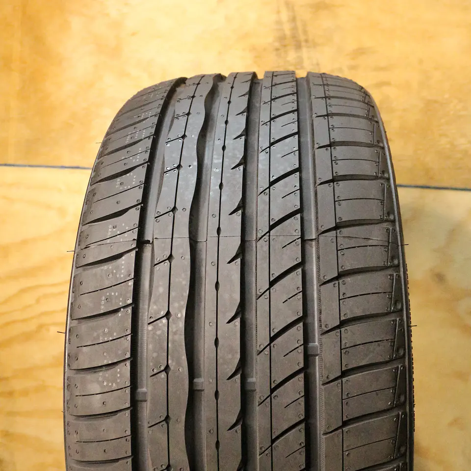 Neumático 215/35ZR18 ROADX U11 84Y 3