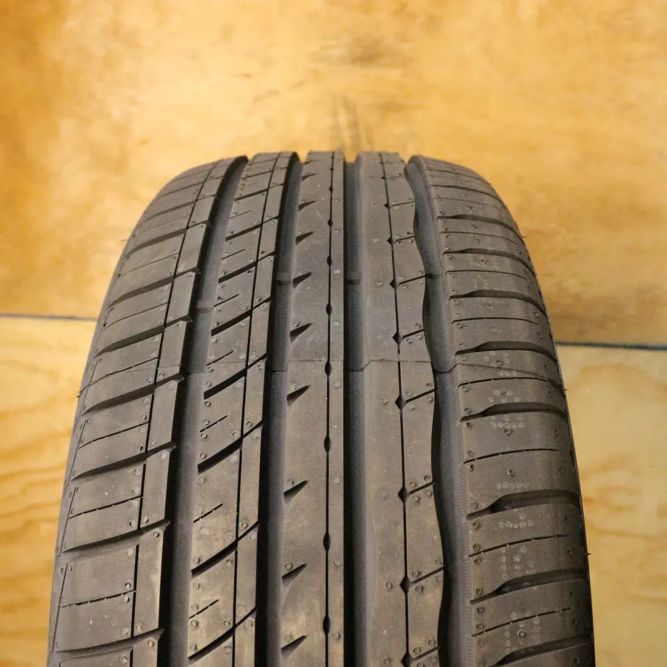 Neumático 215/45ZR18 ROADX U11 93Y 3