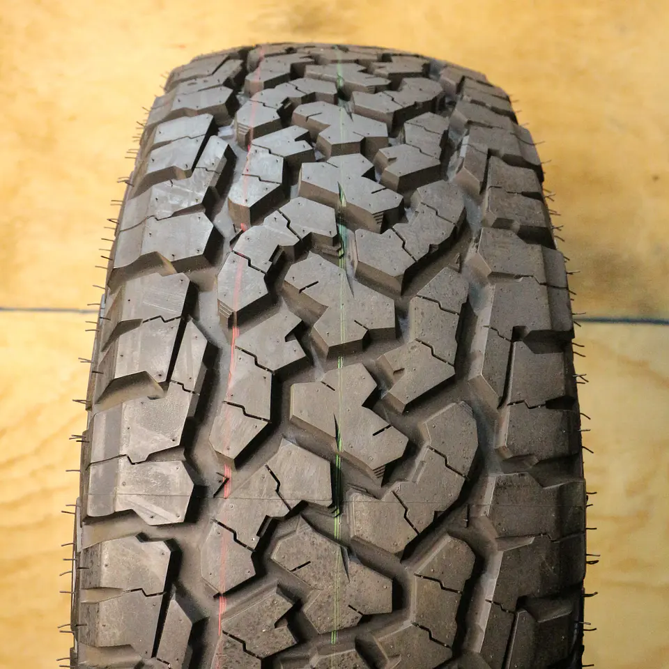 Neumático 215/60R17 COMFORSER CF1100 100T 4
