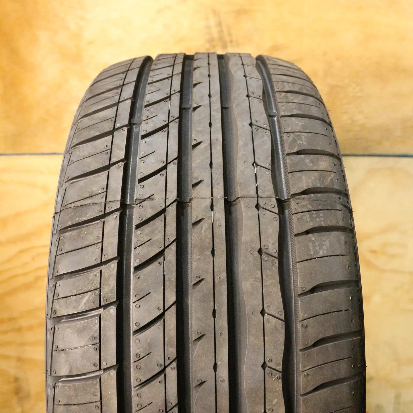 Neumático 225/40ZR18 ROADX U11 3