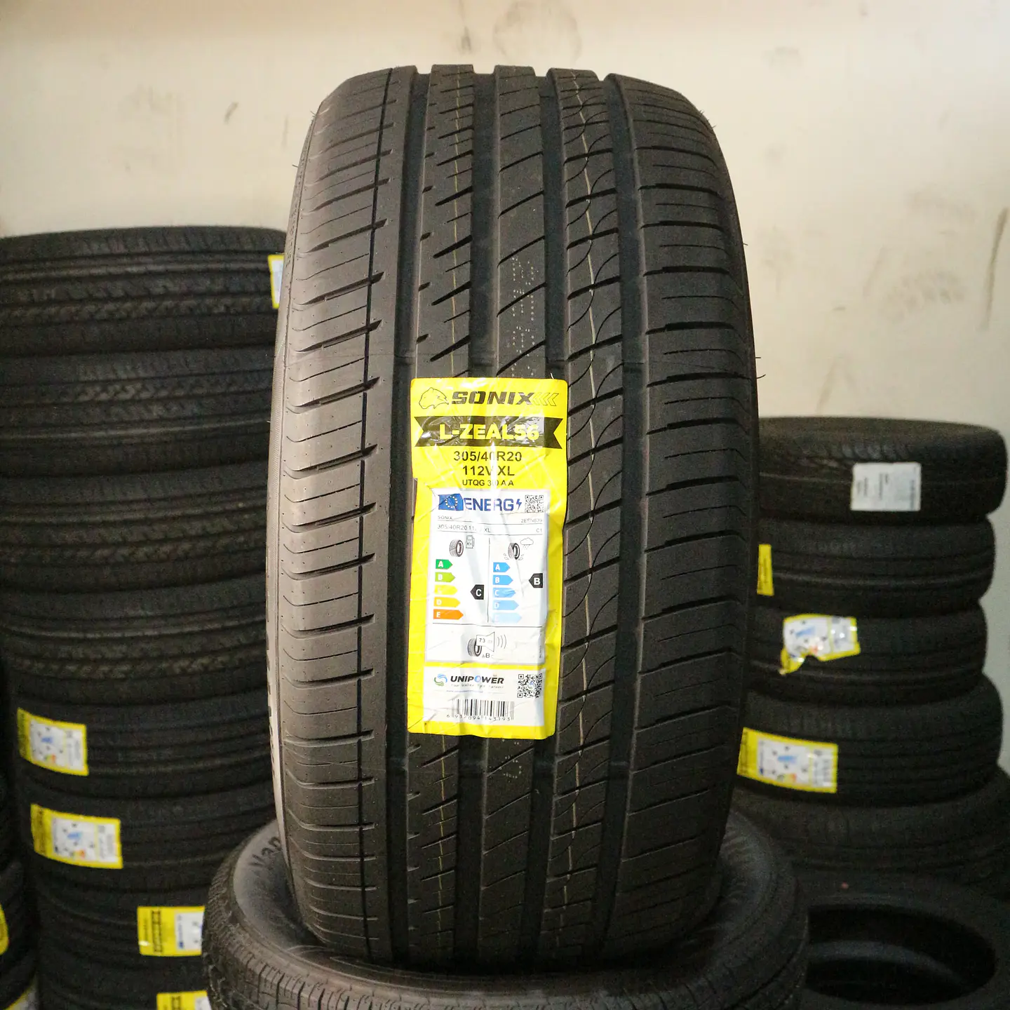 Neumático 305/40R20 SONIX LZEAL 56 112U 1