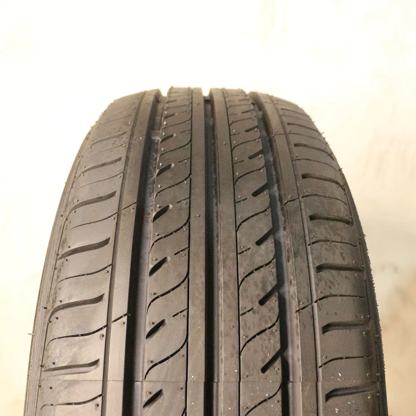 Neumático 195/55R16 GOODRIDE RP28 87V 3