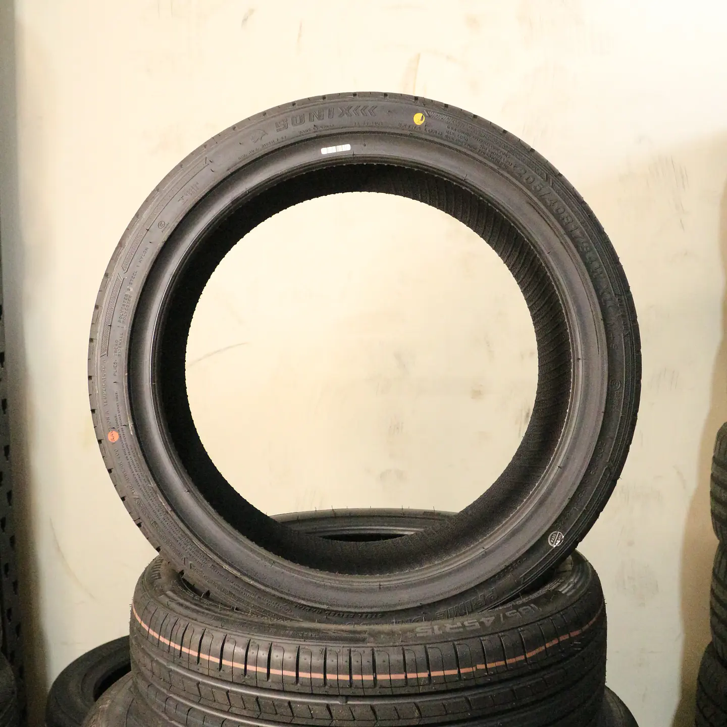 Neumático 205/40R17 84W XL SONIX UHP 8 2
