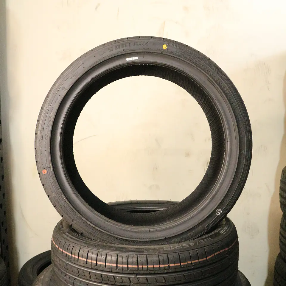 Neumático 205/40R17 84W XL SONIX UHP 8 2