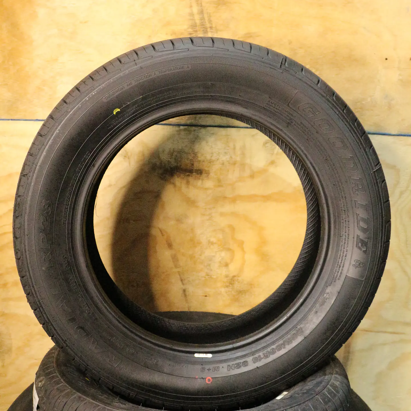 Neumático 205/60R16 GOODRIDE RP28 2