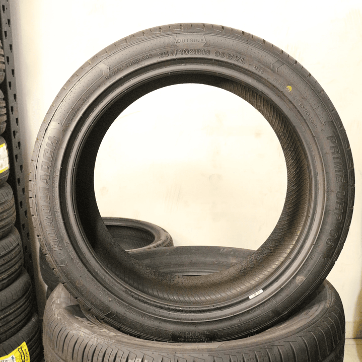 Neumático 255/40R18 ROADMARCH UHP08 99W 2
