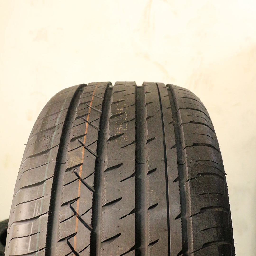 Neumático 255/40R18 ROADMARCH UHP08 99W 3