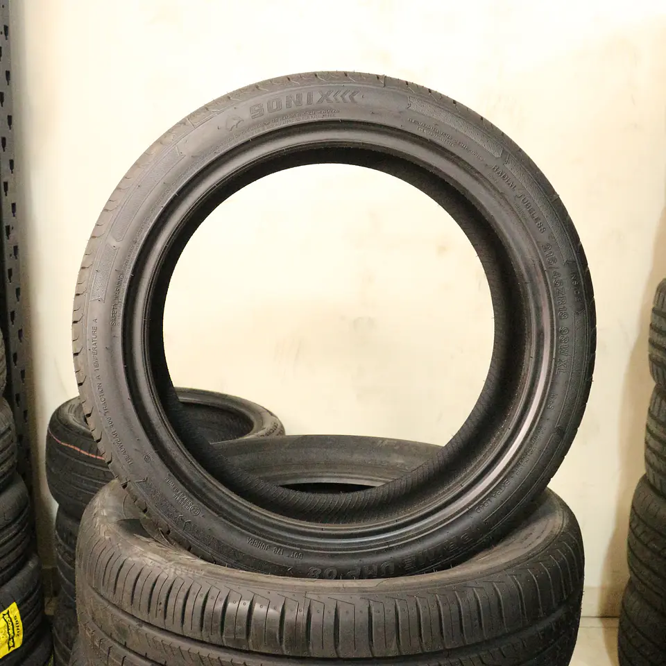 Neumático 215/45R18 SONIX UHP 8 93W XL 2