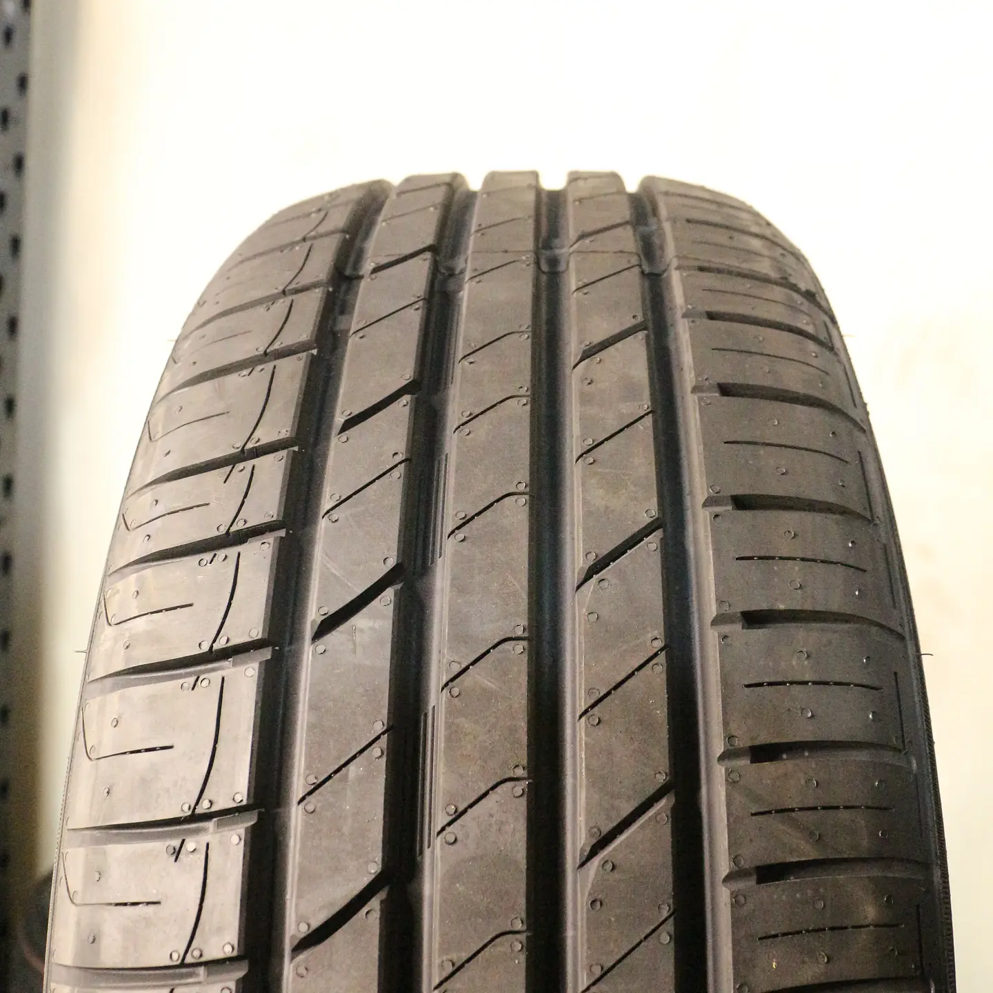 Neumático 215/55R18 ROADX H12 3