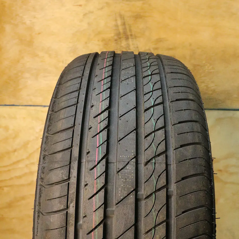 Neumático 225/40R18 SONIX LZEAL 56 92W 3