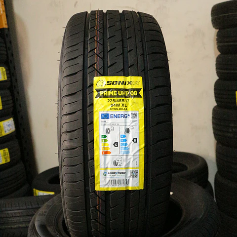 Neumático 225/45R17 SONIX UHP 8