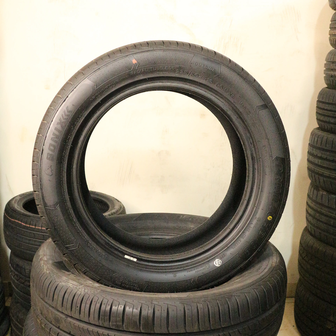 Neumático 225/50R16 SONIX UHP 8 96W 2