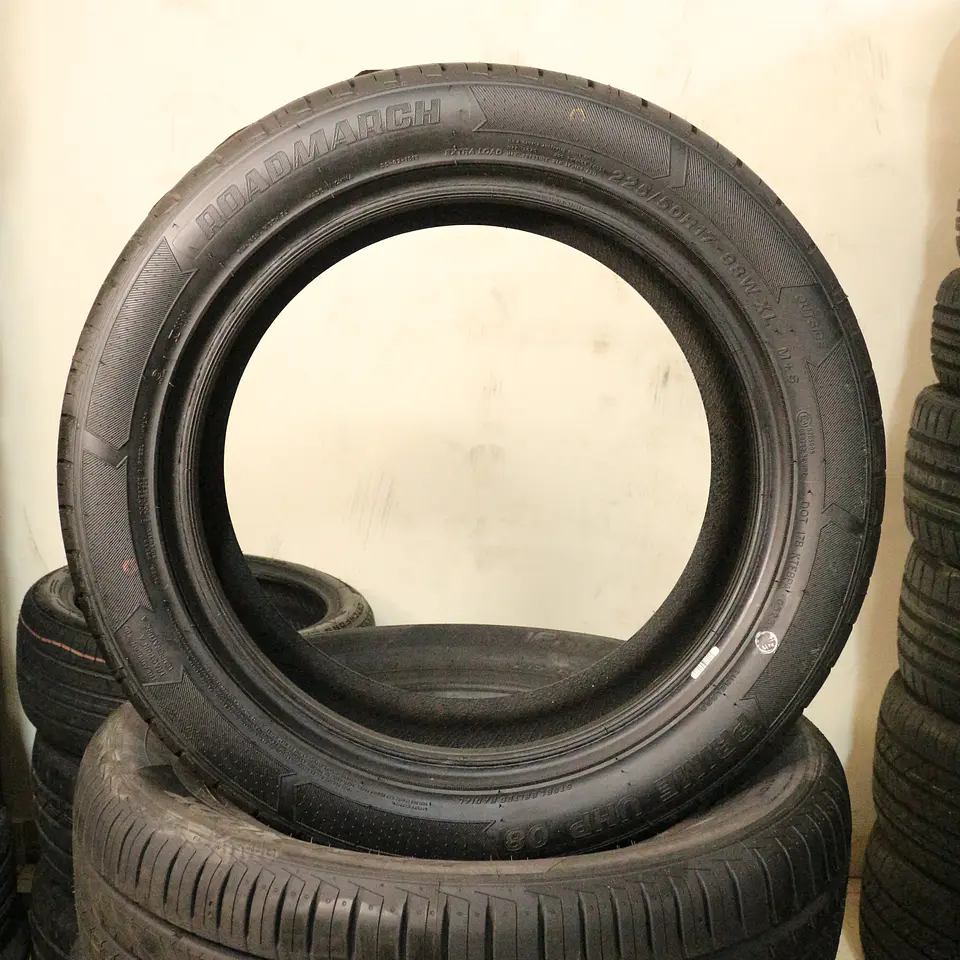 Neumático 225/50R17 ROADMARCH UHP08 98W 2