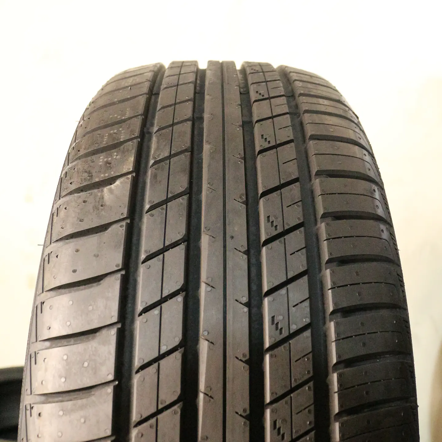 Neumático 225/55R19 ROADX SU01 99W 1