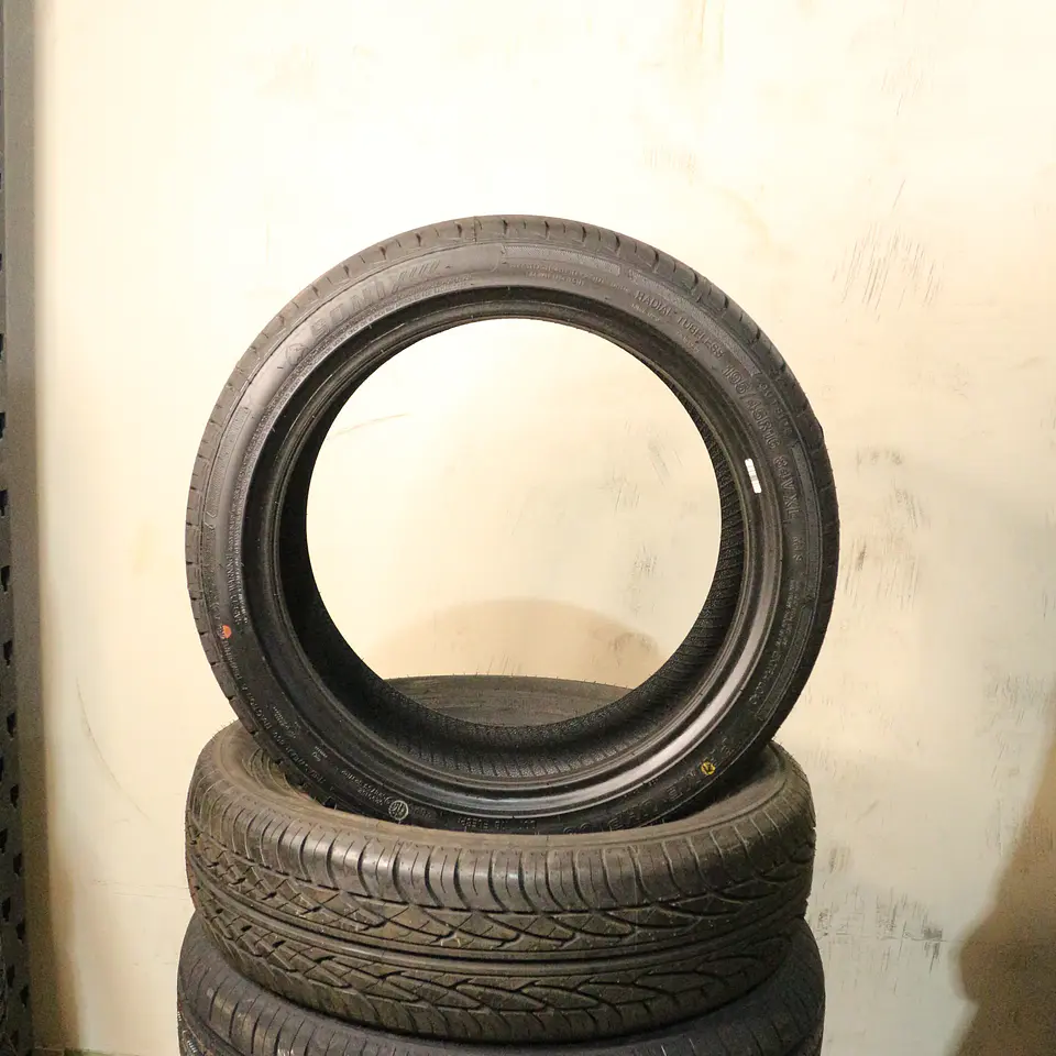 Neumático 195/45R16 SONIX UHP 8 2