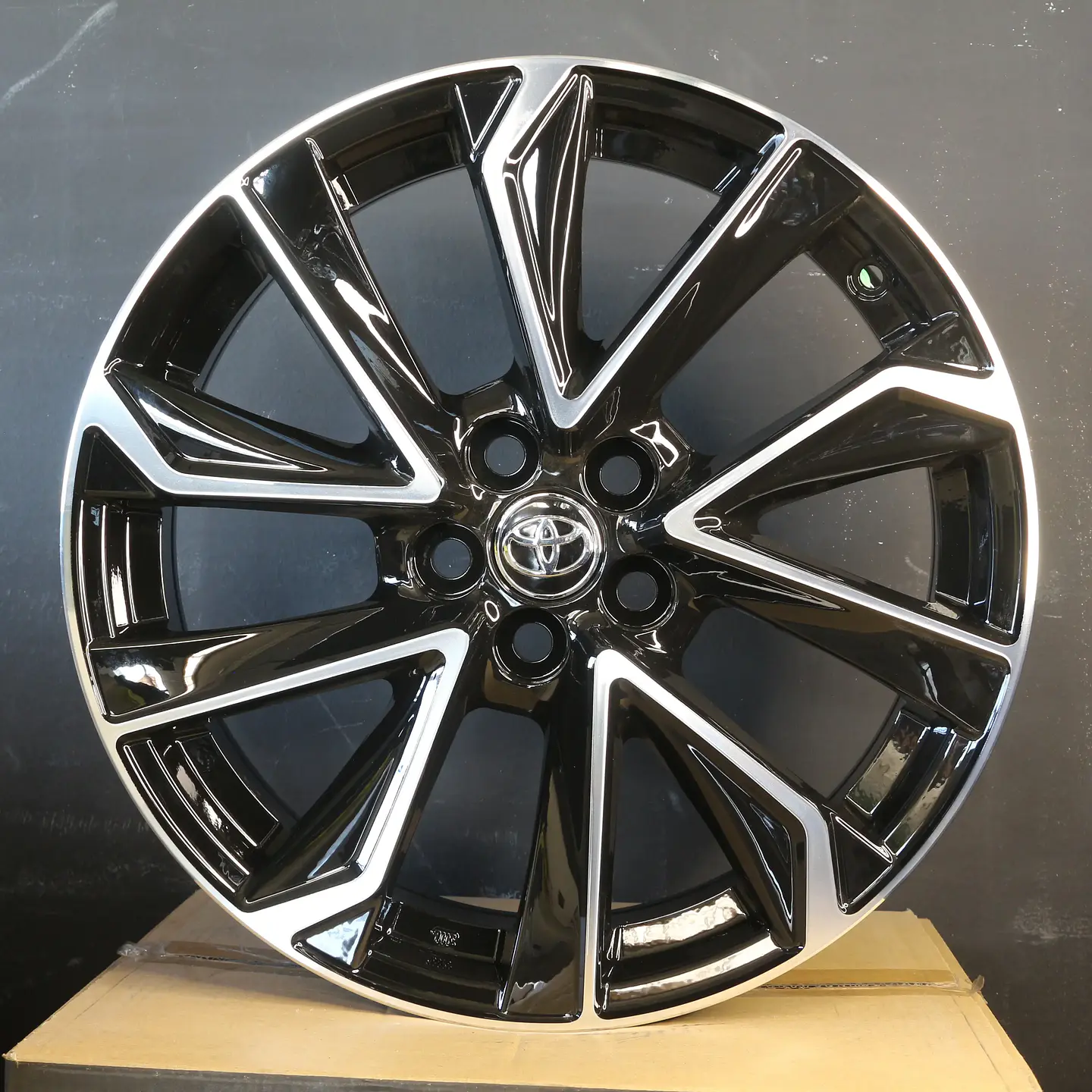 587877510B4 Llanta Aro 17X7 5X100 B4 Et 35 1