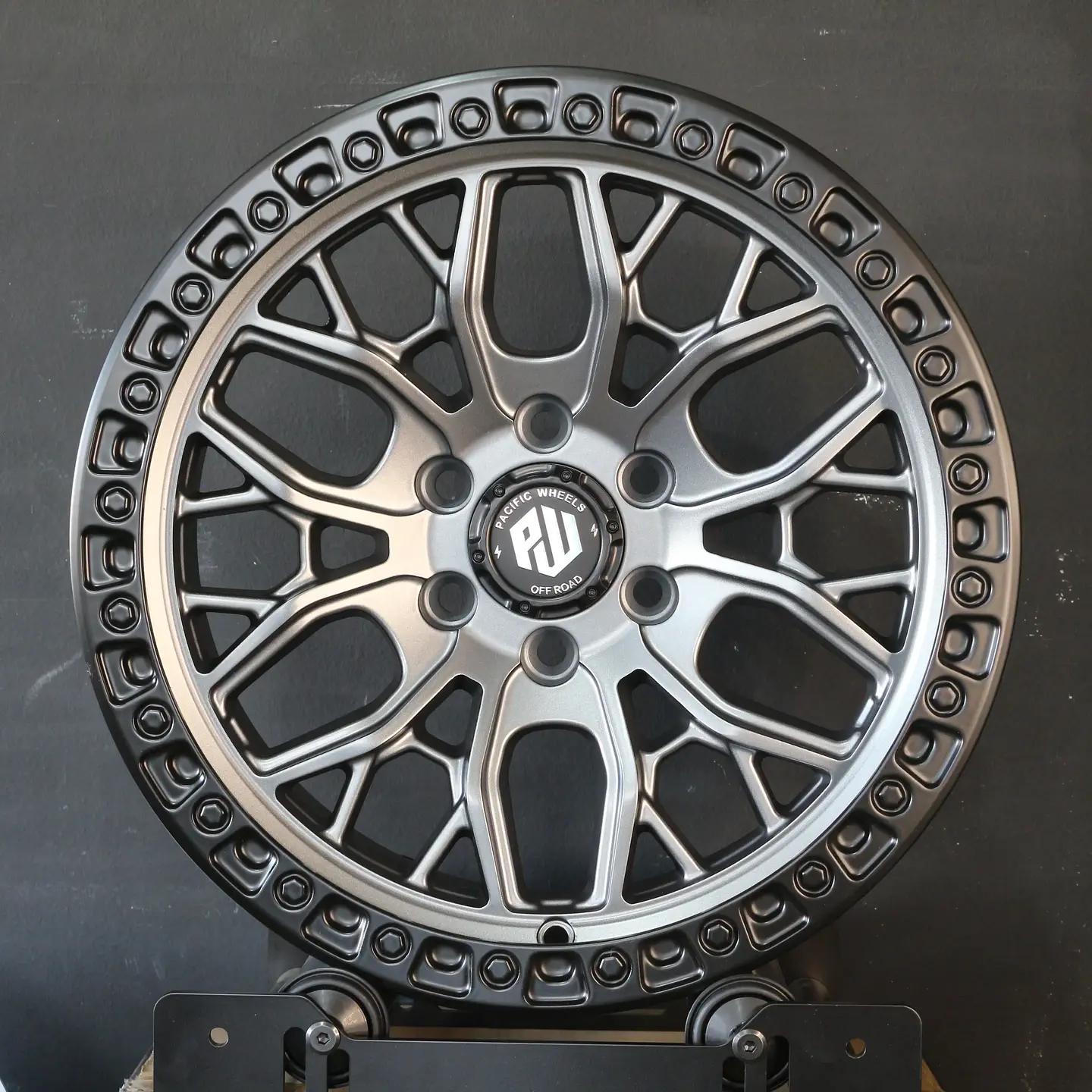 XIKM6812MGLMB Llanta Aro 16X8 6X114 Mglmb Et 0 1