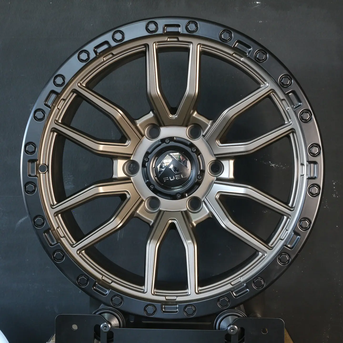 REBE7960MBRNZLMB0 Llanta Aro 17X9 6X139 Mbrnzlmb 1