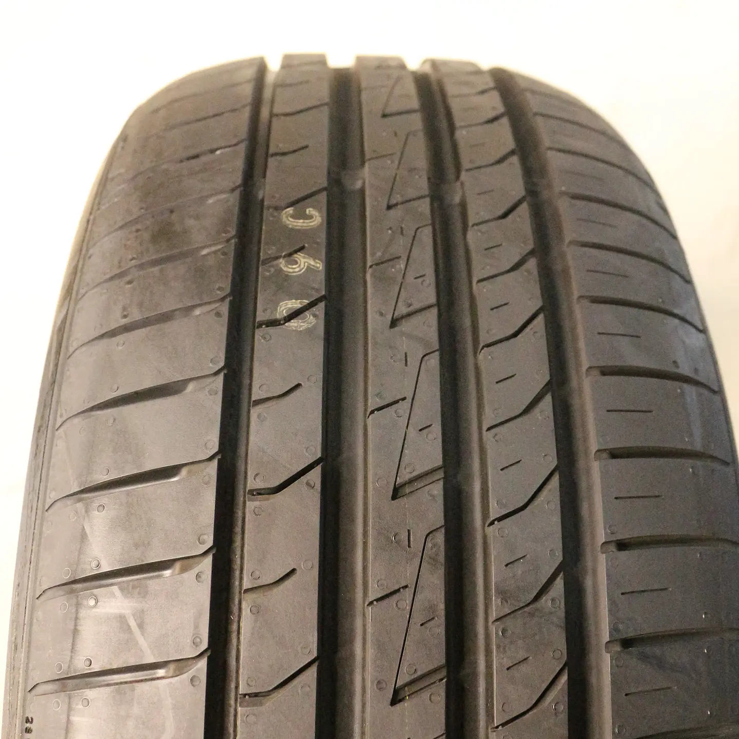Neumático 215/50R17 Nexen Nfera Primus Q 2