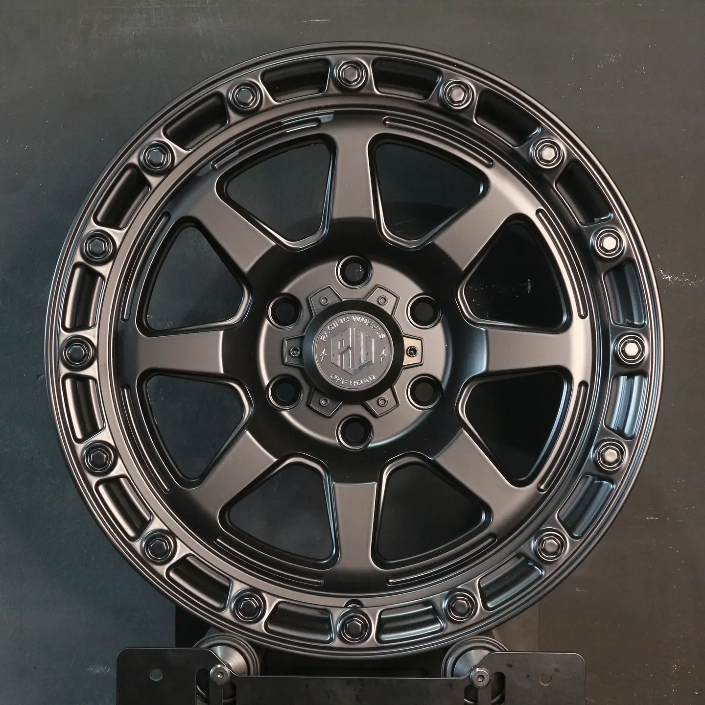 FARK7830MB Llanta Aro 17X8,5 6X130 Mb Et 20 1
