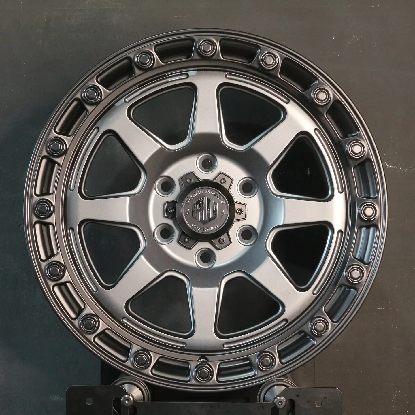 FARK7830MGLMB Llanta Aro 17X8,5 6X130 Mglmb Et 20 1