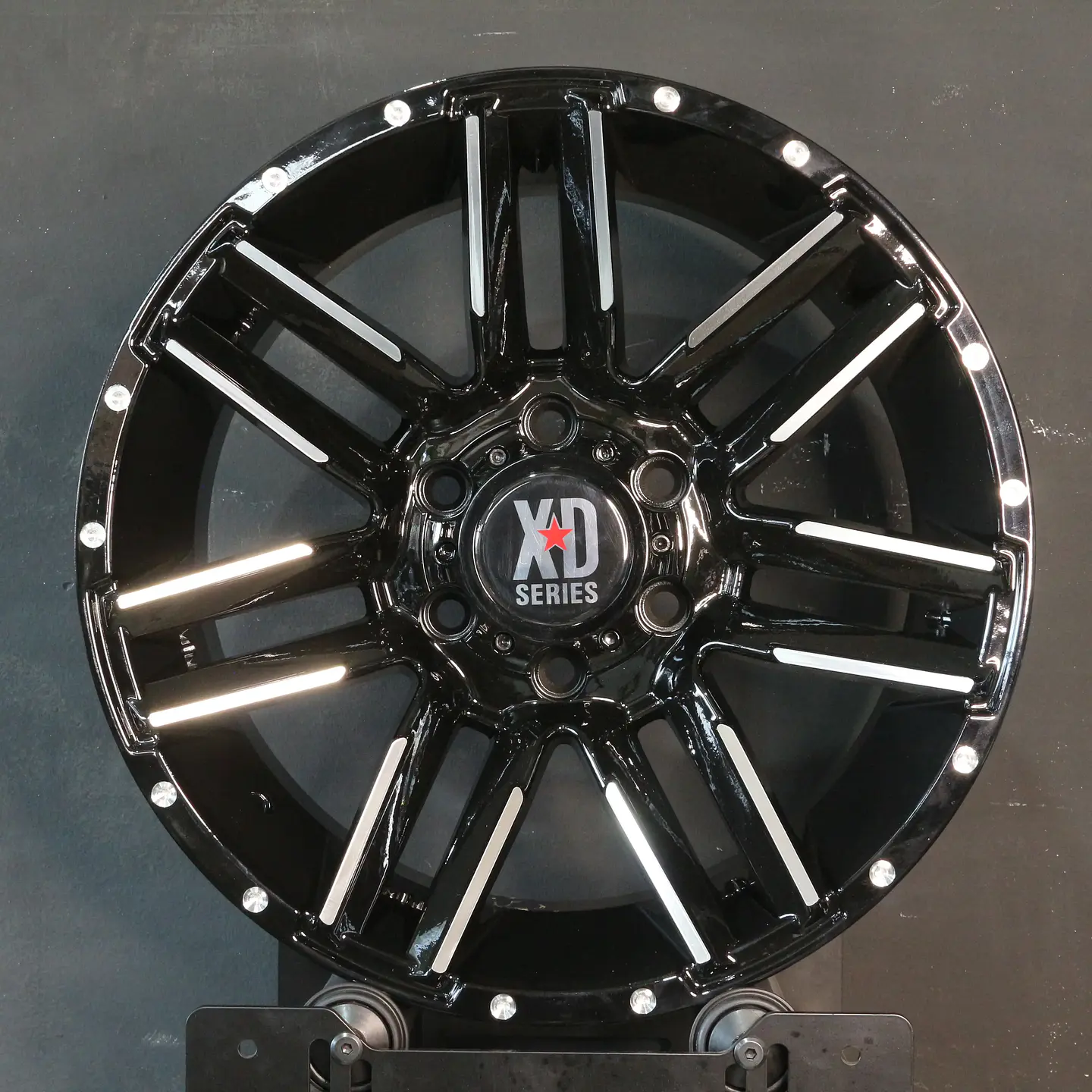 GLAD7830BMMR Llanta Aro 17X8 6X130 Bmmr Et 20 1