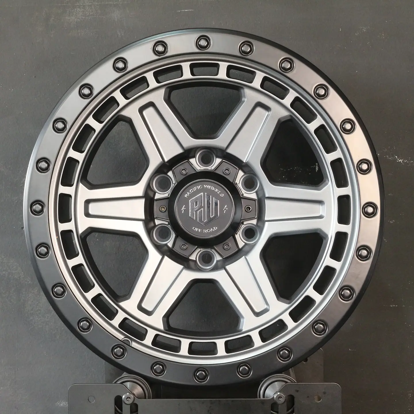 RENO7960MGLMB Llanta Aro 17X9 6X139 Mglmb Et 0 1