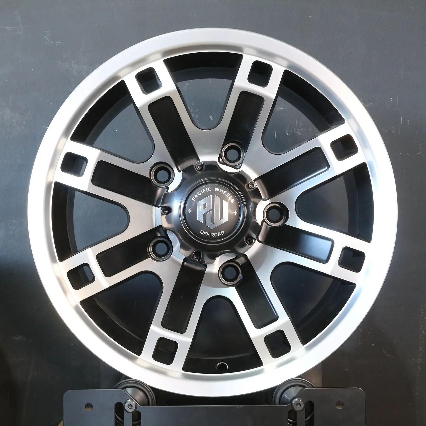 VA816685160MBM Llanta Aro 16X8 5X160 Mbm Et 20 1