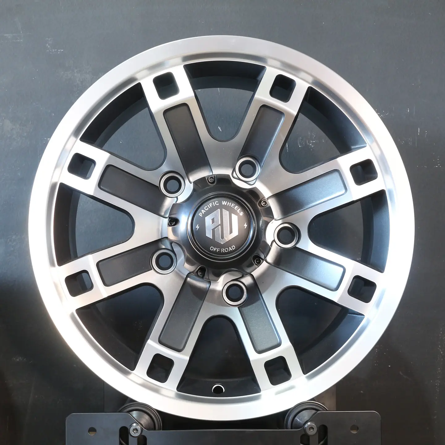 VA816685160MGM Llanta Aro 16X8 5X160 Mgm Et 20 1