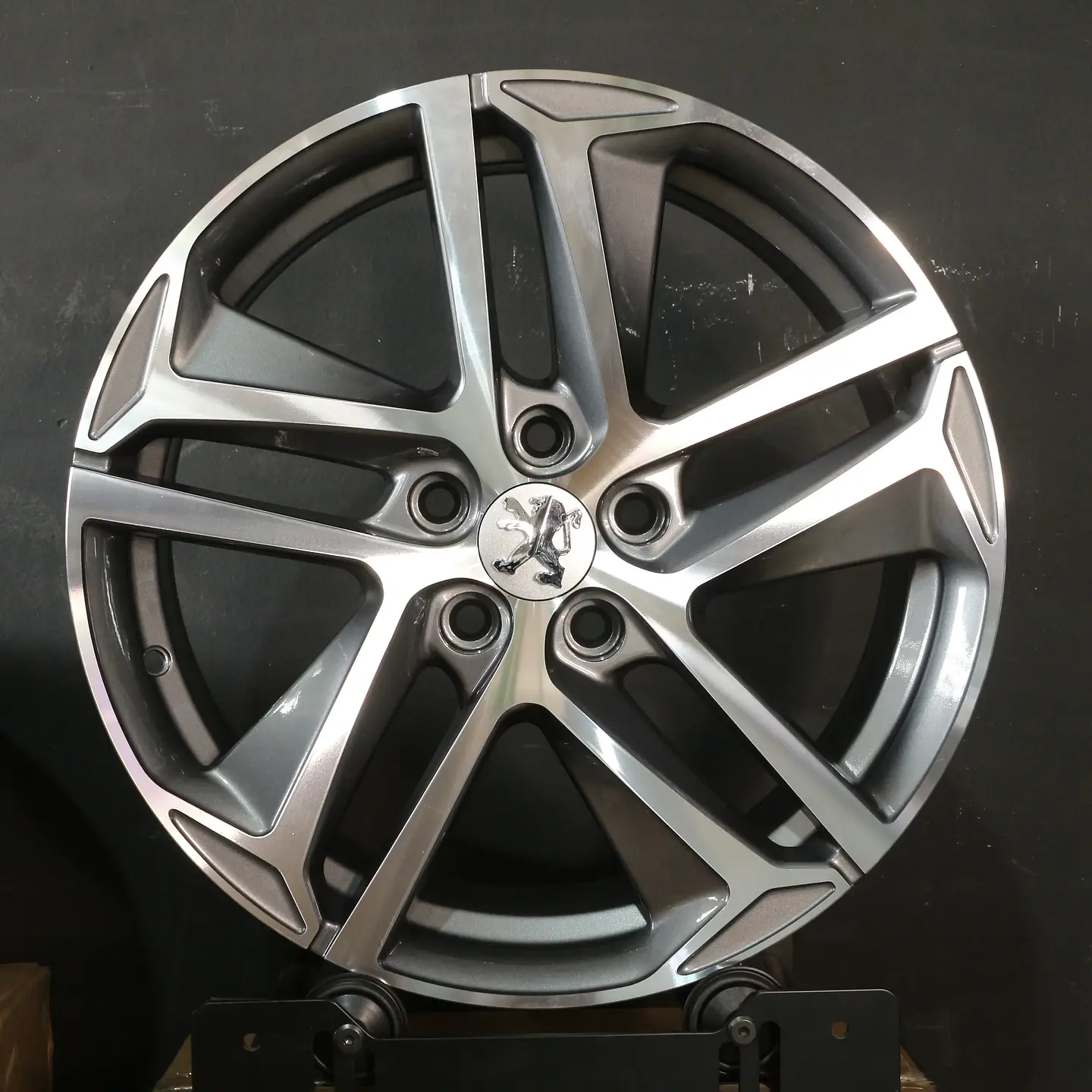 PEUGEOT577542GM Llanta Aro 17X7,5 5X108 Gm Et 42 1