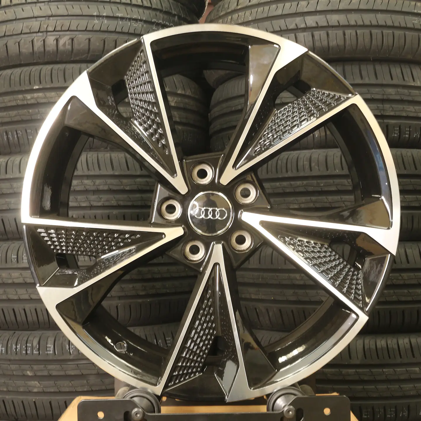 H861F88512MB Llanta Aro 18X8 5X112 Mb Et 35 1
