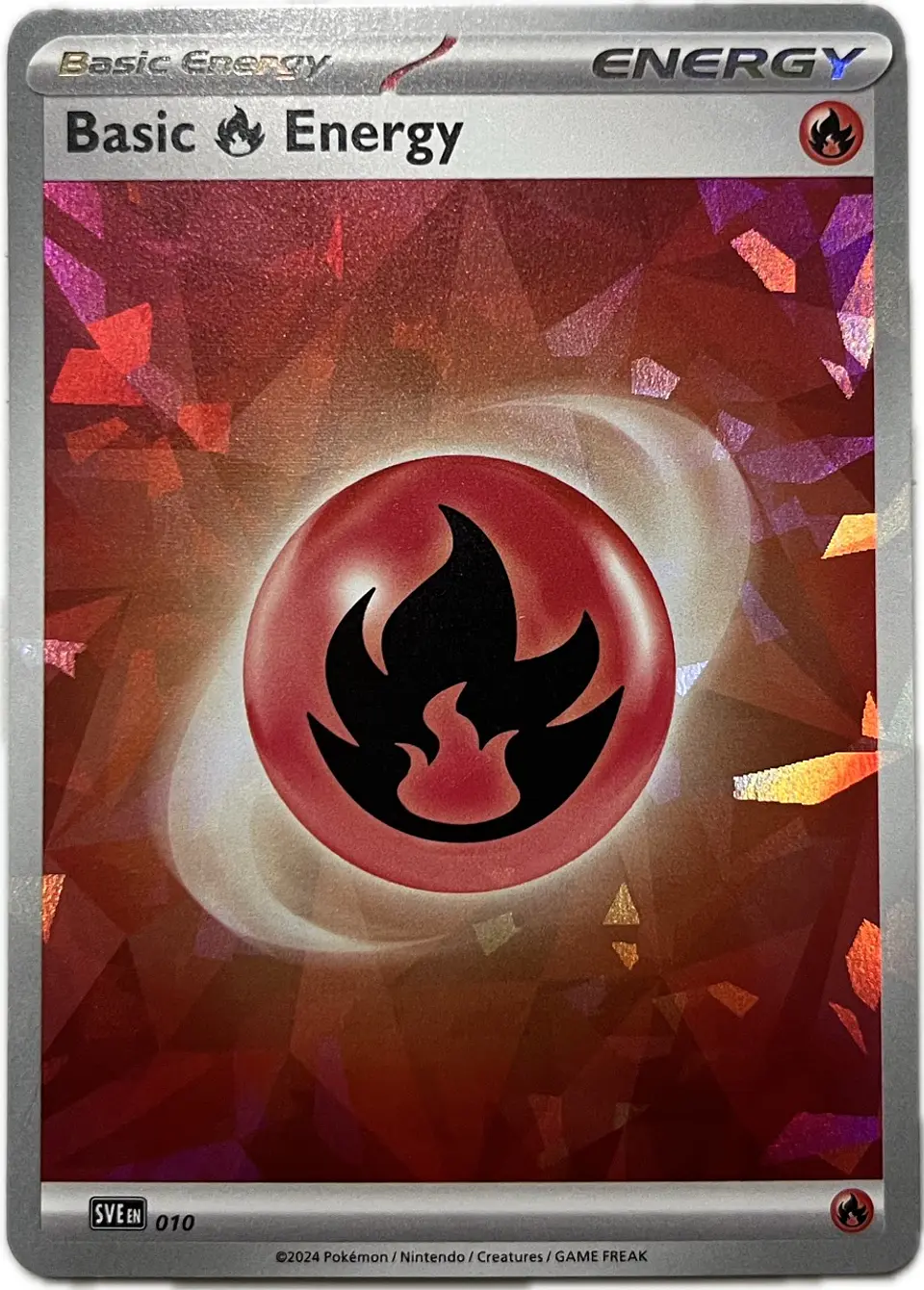 Basic Fire Energy – SVE010 – Shattered Holo (Premium collection Terapagos) 1