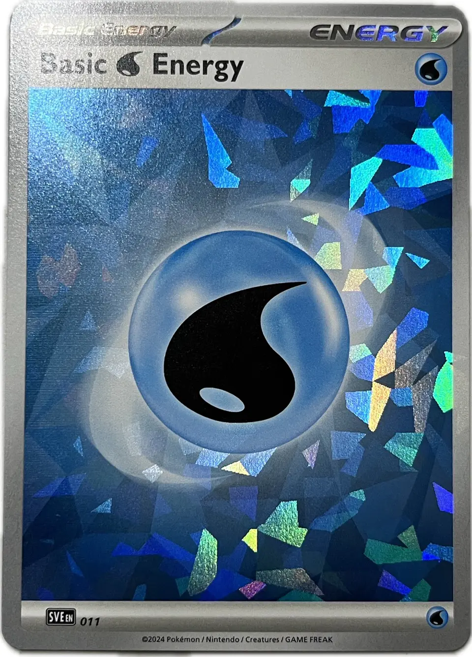 Basic Water Energy – SVE011 – Shattered Holo (Premium collection Terapagos) 1