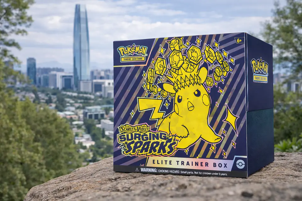 Surging Sparks - Elite Trainer Box English 1