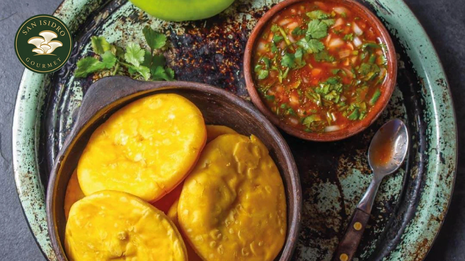 Sopaipillas con pebre de Hongo Ostra San Isidro Gourmet