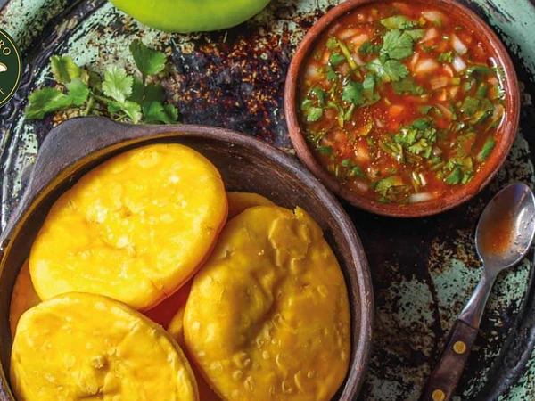 Sopaipillas con pebre de Hongo Ostra