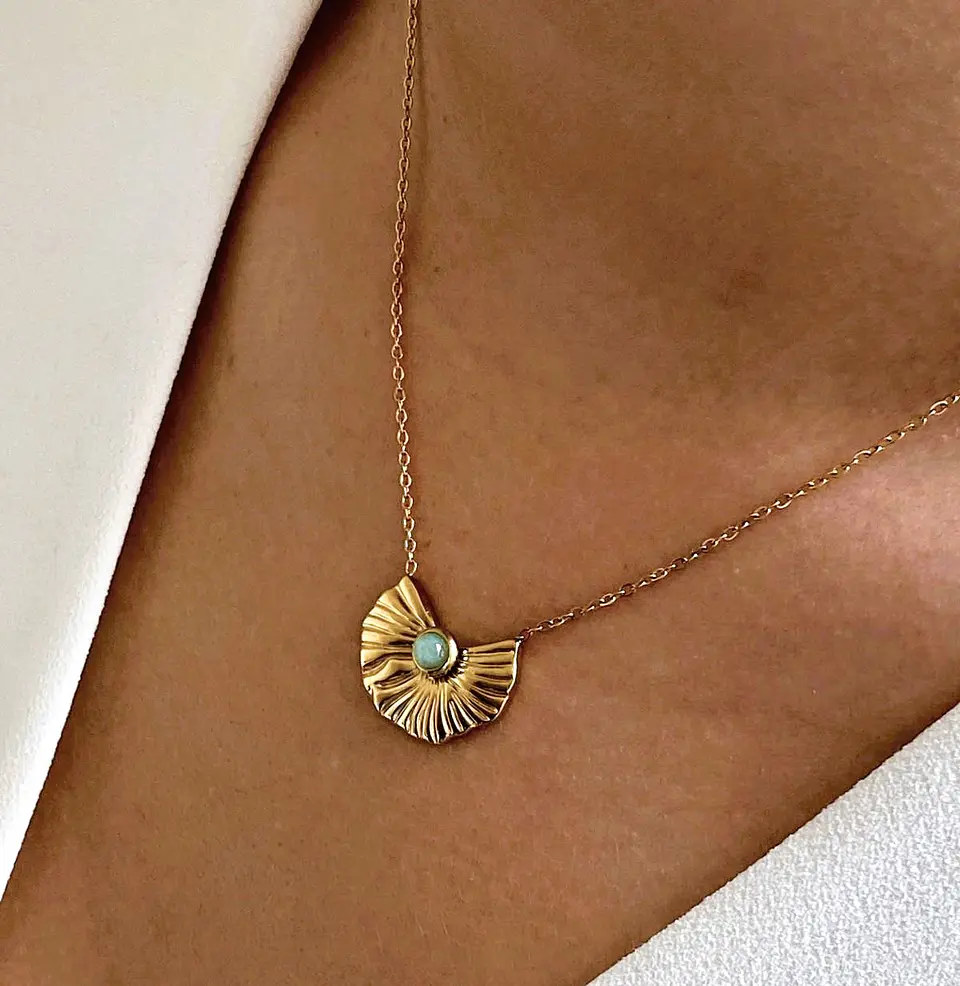 Julie Necklace 1