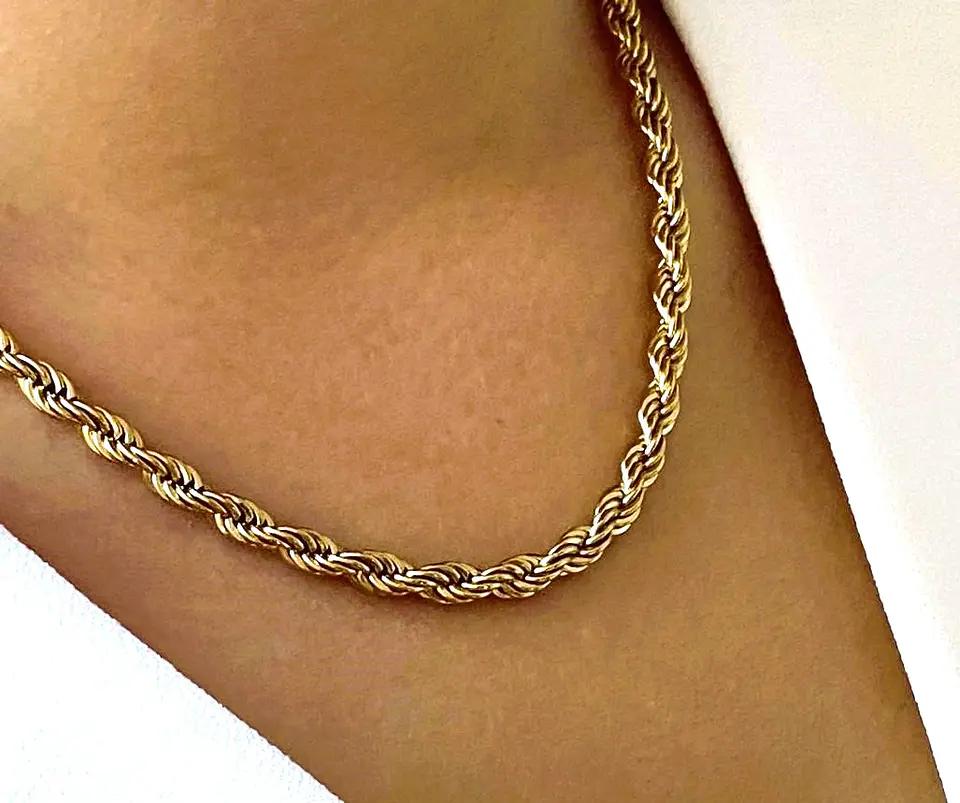 Bella Necklace 1