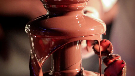 Cómo usar una cascada de chocolate en pastelería: guía paso a paso